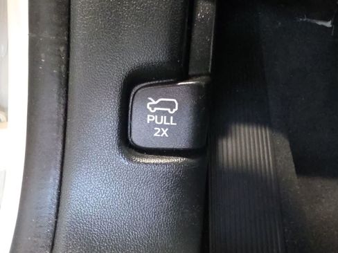 Used 2023 Ford Explorer XLT w/ Equipment Group 202A AWD/4WD image 19