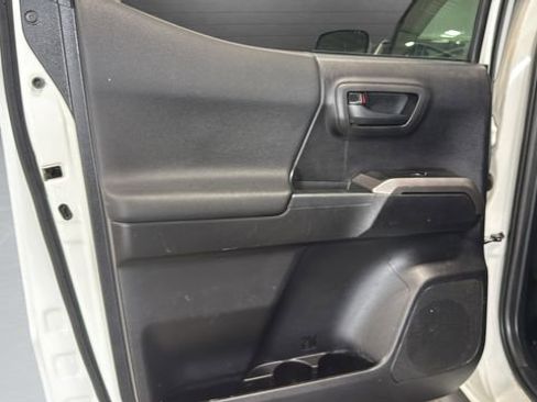 Used 2021 Toyota Tacoma SR5 w/ Trail Edition image 25