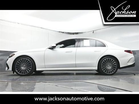 Used 2025 Mercedes-Benz E 350 Sedan image 37