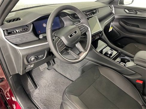 New 2025 Jeep Grand Cherokee L Laredo image 2