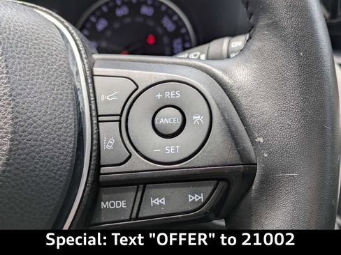 Used 2019 Toyota RAV4 XLE Premium FWD image 32