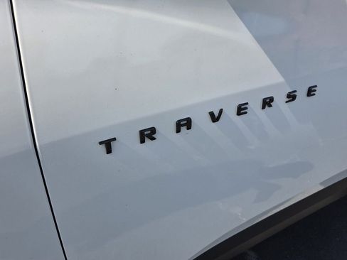 Used 2023 Chevrolet Traverse RS FWD image 19