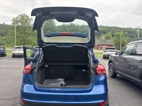 Used 2018 Ford Focus SE w/ Cold Weather Package FWD image 10