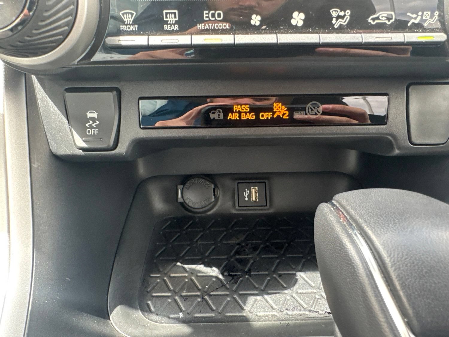 Used 2025 Toyota RAV4 XLE Premium AWD/4WD image 19