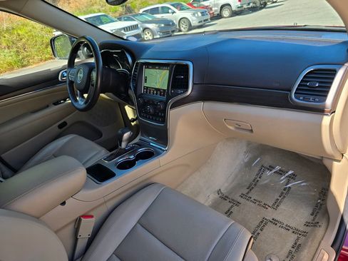 Used 2018 Jeep Grand Cherokee Overland RWD image 30