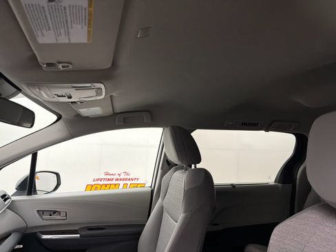 Used 2021 Toyota Sienna LE FWD image 15