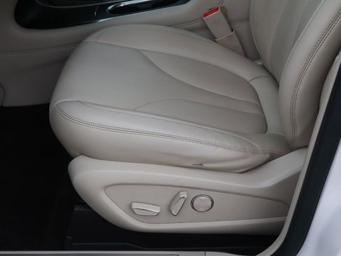 Used 2019 Lincoln MKC Premiere FWD image 12