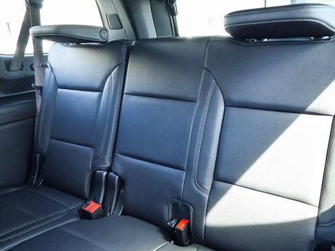 Used 2023 Chevrolet Suburban Z71 w/ Off-Road Capability Package AWD/4WD image 17