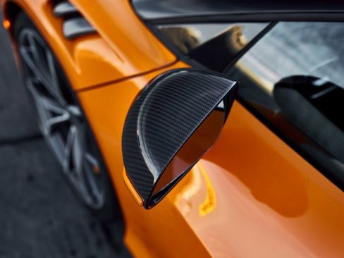 Used 2025 McLaren Artura Spider image 13