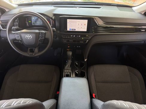 Used 2025 Toyota Camry LE w/ Convenience Package image 22