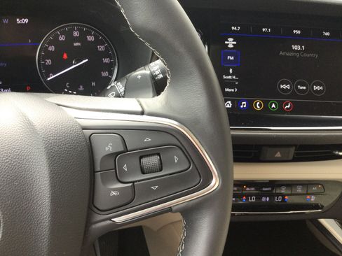 Used 2023 Buick Envision Avenir AWD/4WD image 18