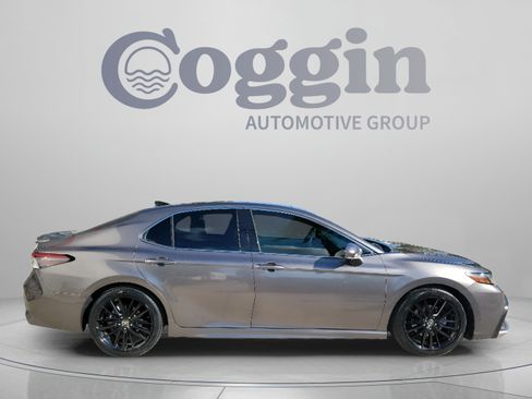 Used 2022 Toyota Camry XSE FWD image 4