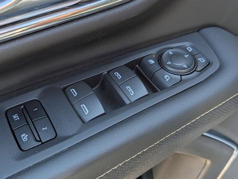 Used 2023 GMC Yukon SLT w/ SLT Premium Package AWD/4WD image 36