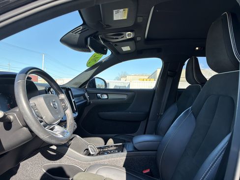 Used 2021 Volvo XC40 T5 R-Design w/ Climate Package image 12