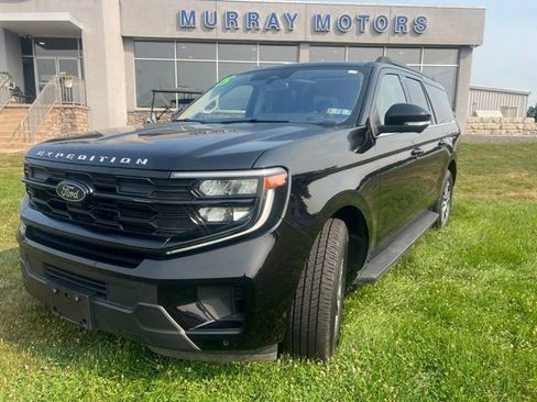 Used 2025 Ford Expedition Max Active AWD/4WD image 3