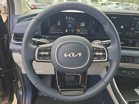 New 2026 Kia Carnival EX FWD image 30