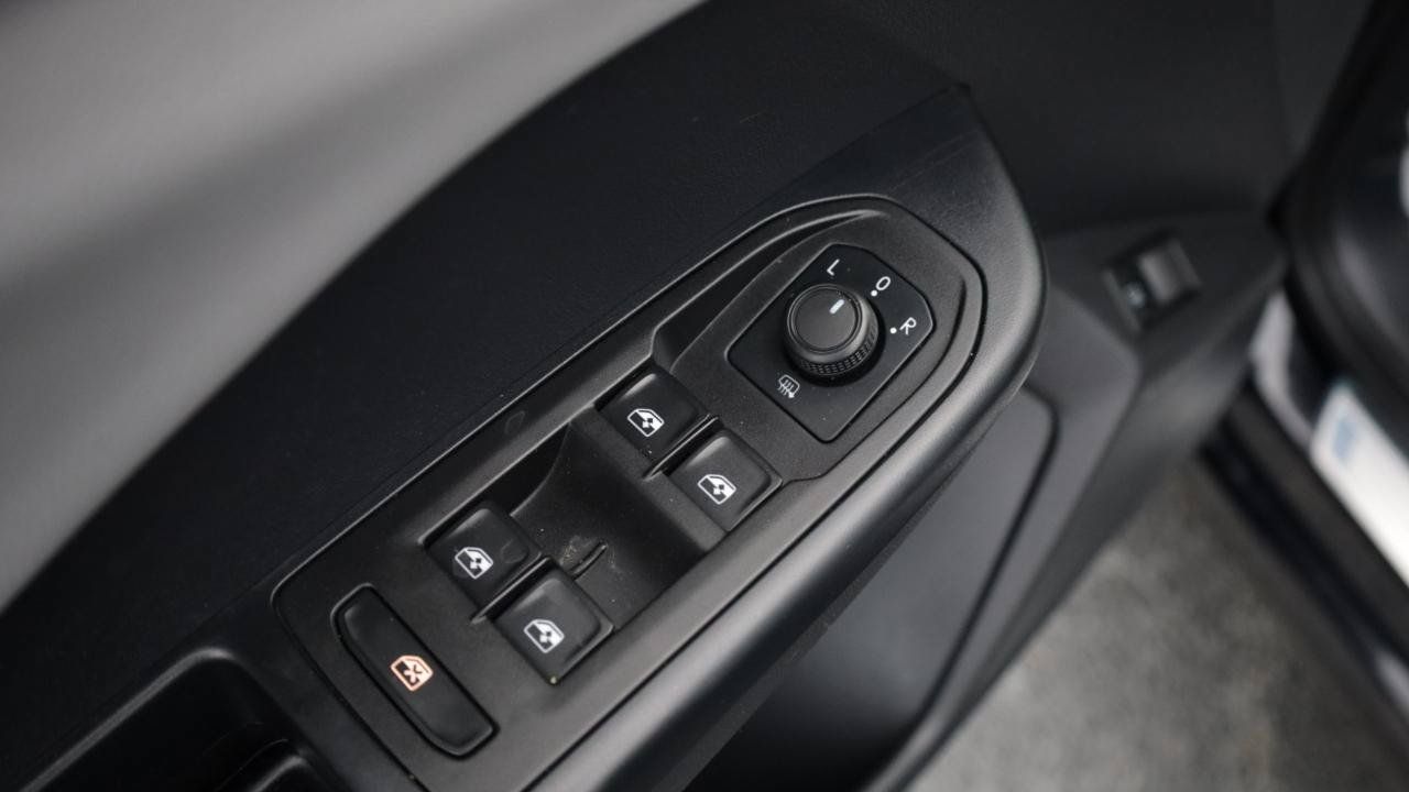 Used 2022 Volkswagen Taos SE FWD image 32