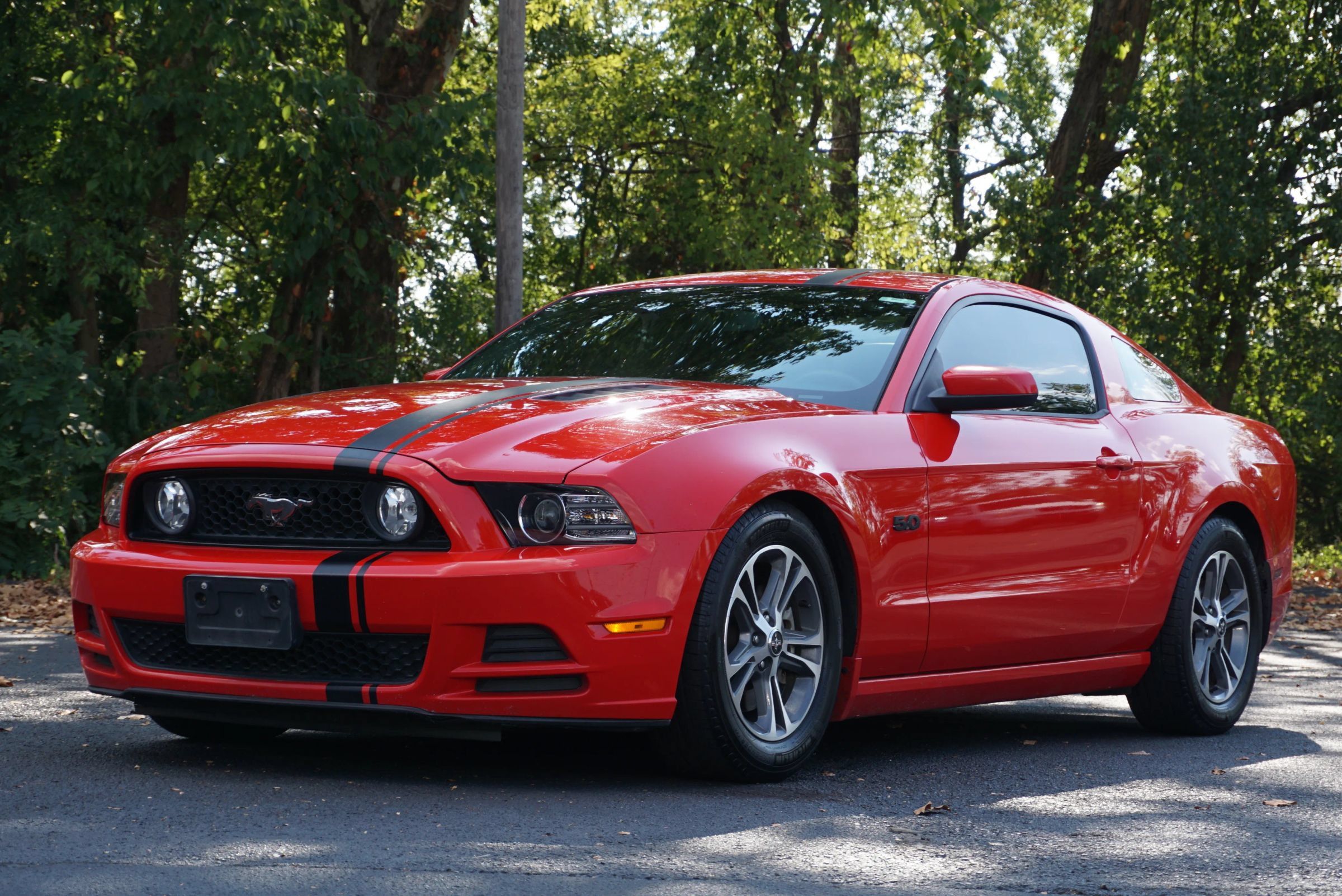 Used 2013 Ford Mustang GT Premium w/ Electronics Pkg RWD image 1