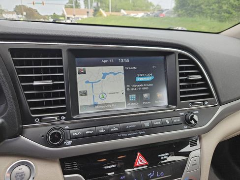 Used 2017 Hyundai Elantra Limited w/ Limited Tech Package 04 image 18