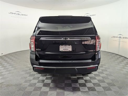 Used 2023 Chevrolet Suburban Premier image 4
