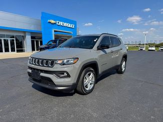 Used 2023 Jeep Compass Latitude image 1