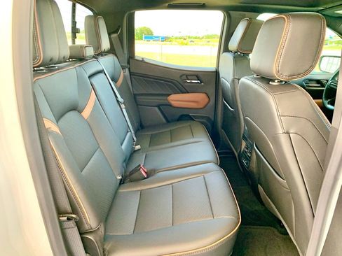 Used 2026 GMC Canyon AT4 w/ Technology Plus Package AWD/4WD image 27