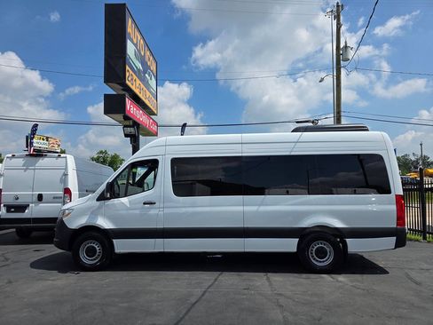Used 2025 Mercedes-Benz Sprinter 2500 image 4