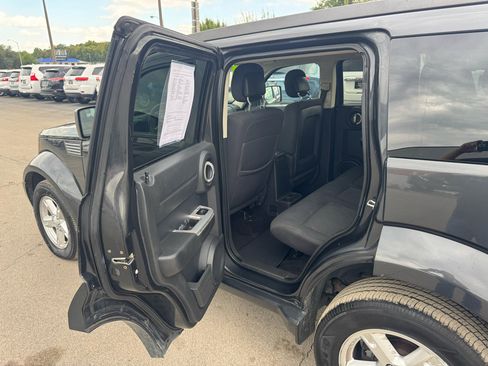 Used 2011 Dodge Nitro SXT image 13