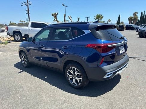 Used 2021 Kia Seltos EX AWD/4WD image 3
