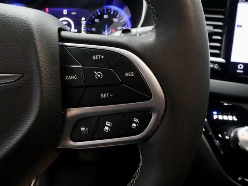 Used 2025 Chrysler Pacifica Select FWD image 29