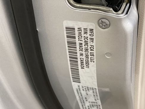 Used 2024 Chrysler Pacifica Touring-L FWD image 29