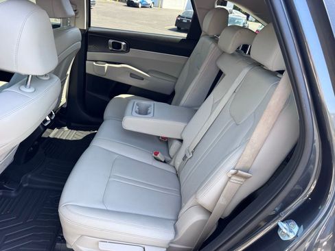 Used 2022 Kia Sorento S FWD image 30