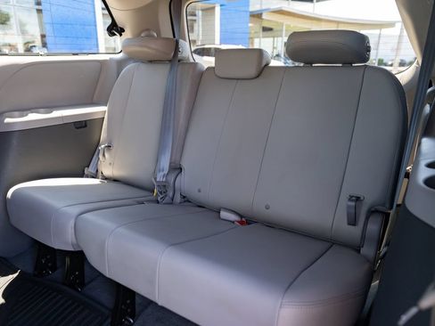 Used 2020 Toyota Sienna XLE FWD image 28