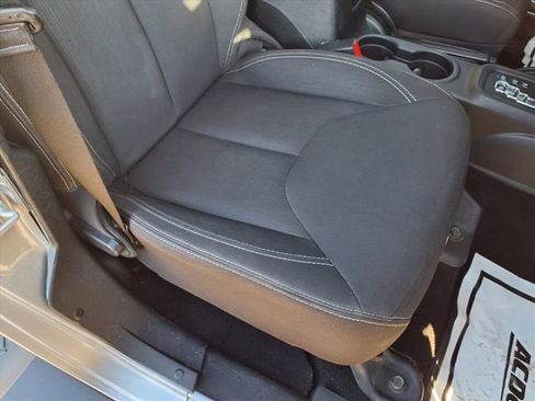 Used 2018 Jeep Wrangler Unlimited Sahara image 82