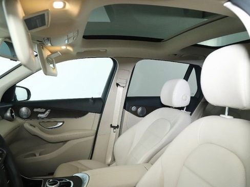 Used 2019 Mercedes-Benz GLC 300 4MATIC image 23