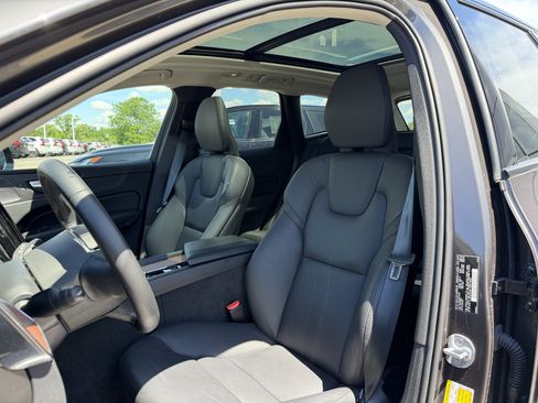 Used 2024 Volvo XC60 B5 Plus w/ Protection Package Premier AWD/4WD image 8