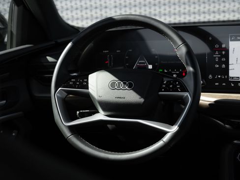 Certified 2025 Audi Q5 Premium Plus w/ Premium Plus AWD/4WD image 9