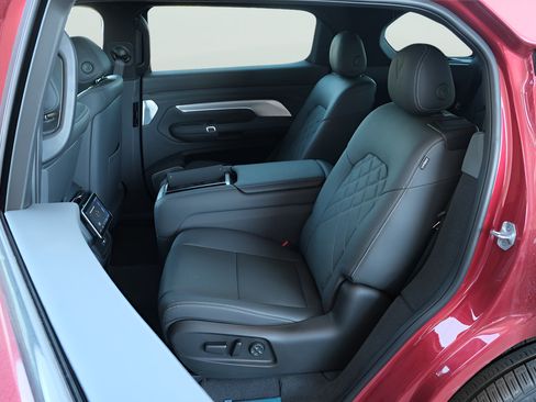 New 2024 VinFast VF 9 Plus AWD/4WD image 20