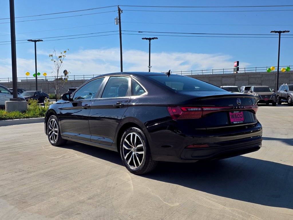Used 2025 Volkswagen Jetta SE FWD image 8