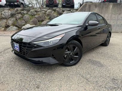 Used 2023 Hyundai Elantra SEL w/ Cargo Package