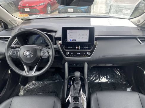 Certified 2024 Toyota Corolla Cross XLE w/ Convenience Package FWD image 28