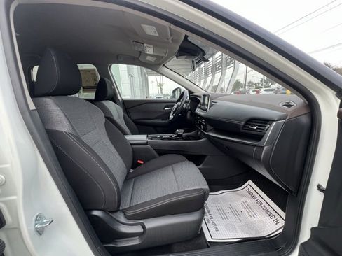 Certified 2023 Nissan Rogue SV image 24