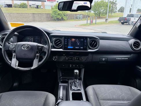 Used 2018 Toyota Tacoma TRD Sport RWD image 6
