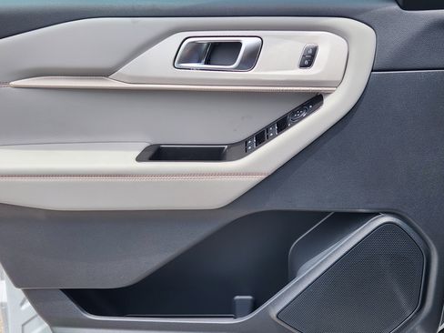 New 2026 Ford Explorer Active w/ Active Comfort Package RWD image 17