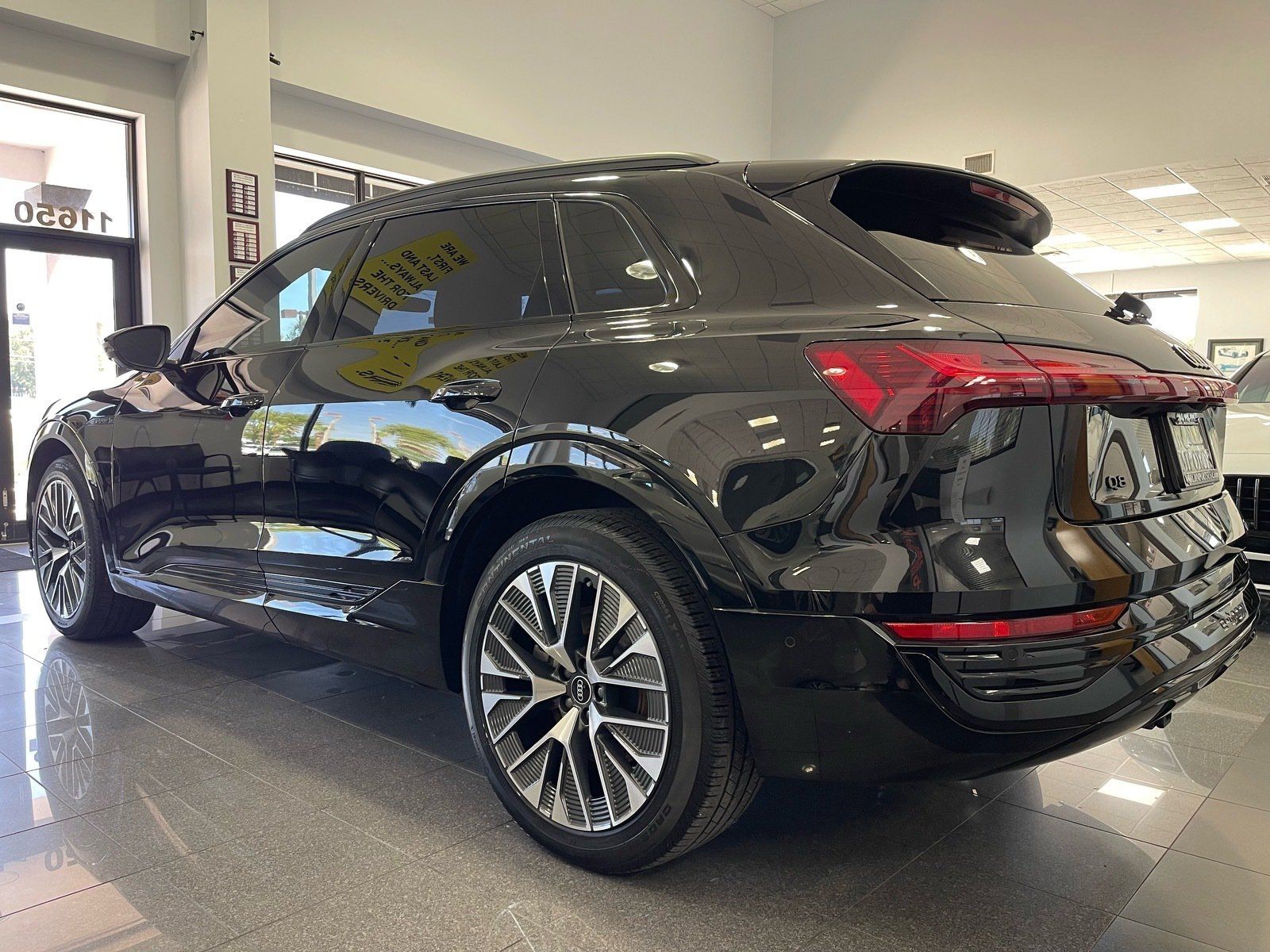Used 2024 Audi Q8 e-tron Premium Plus w/ Premium Plus Package AWD/4WD image 3