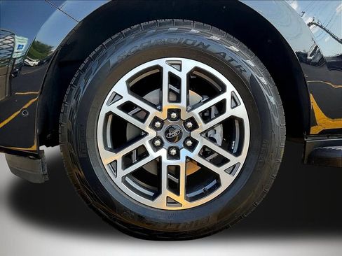 Used 2025 Ford Expedition Active AWD/4WD image 33