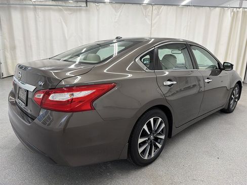Used 2016 Nissan Altima 2.5 SV w/ Convenience Package FWD image 5