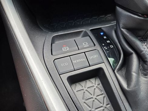 Used 2022 Toyota RAV4 XLE w/ Convenience Package FWD image 27