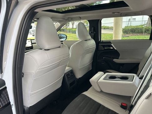 New 2025 Mitsubishi Outlander SE image 35