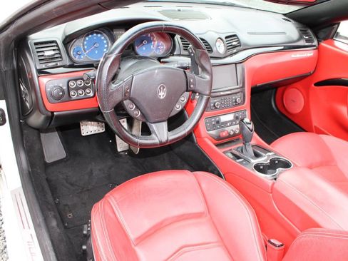 Used 2015 Maserati GranTurismo Sport image 17